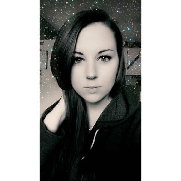 Meet your Posher, Stephanie - Picture 1 of 1